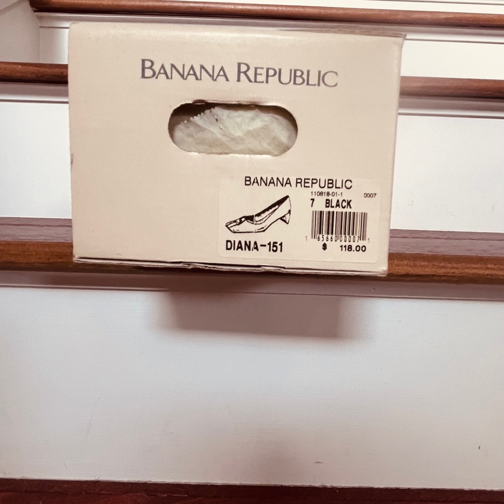 Banana Republic Black Leather Heels - Picture 2 of 5